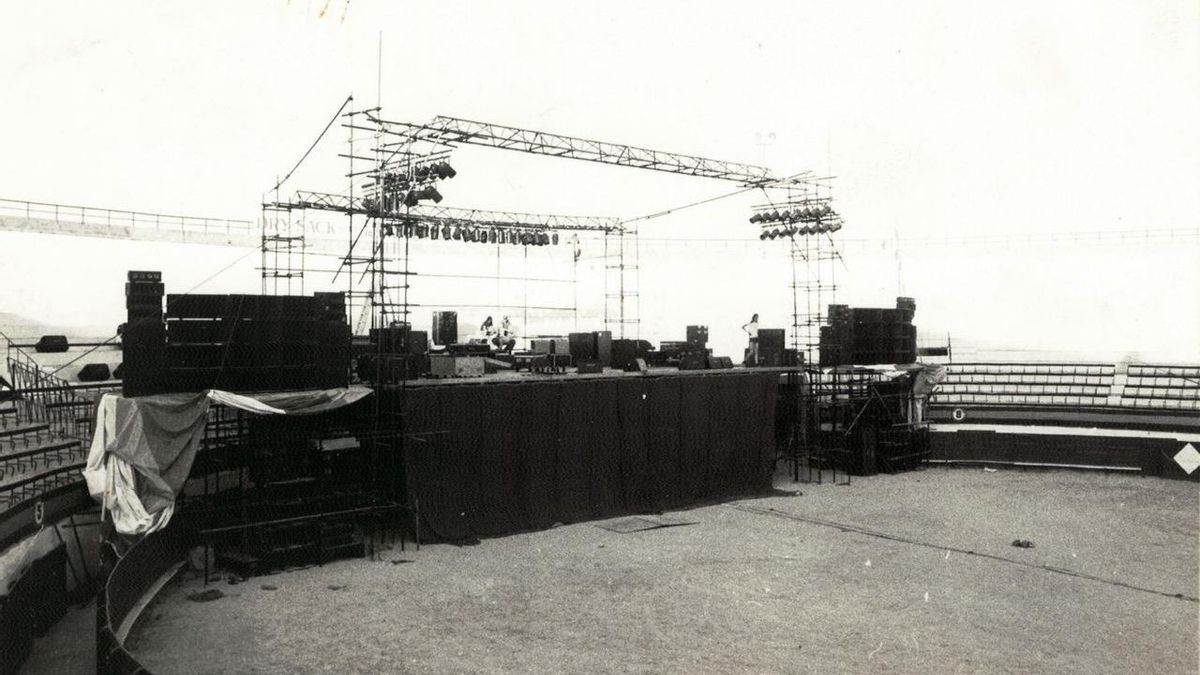Aspecto de la plaza de toros ibicenca, antes de que arrancara la música de los jamaicanos.