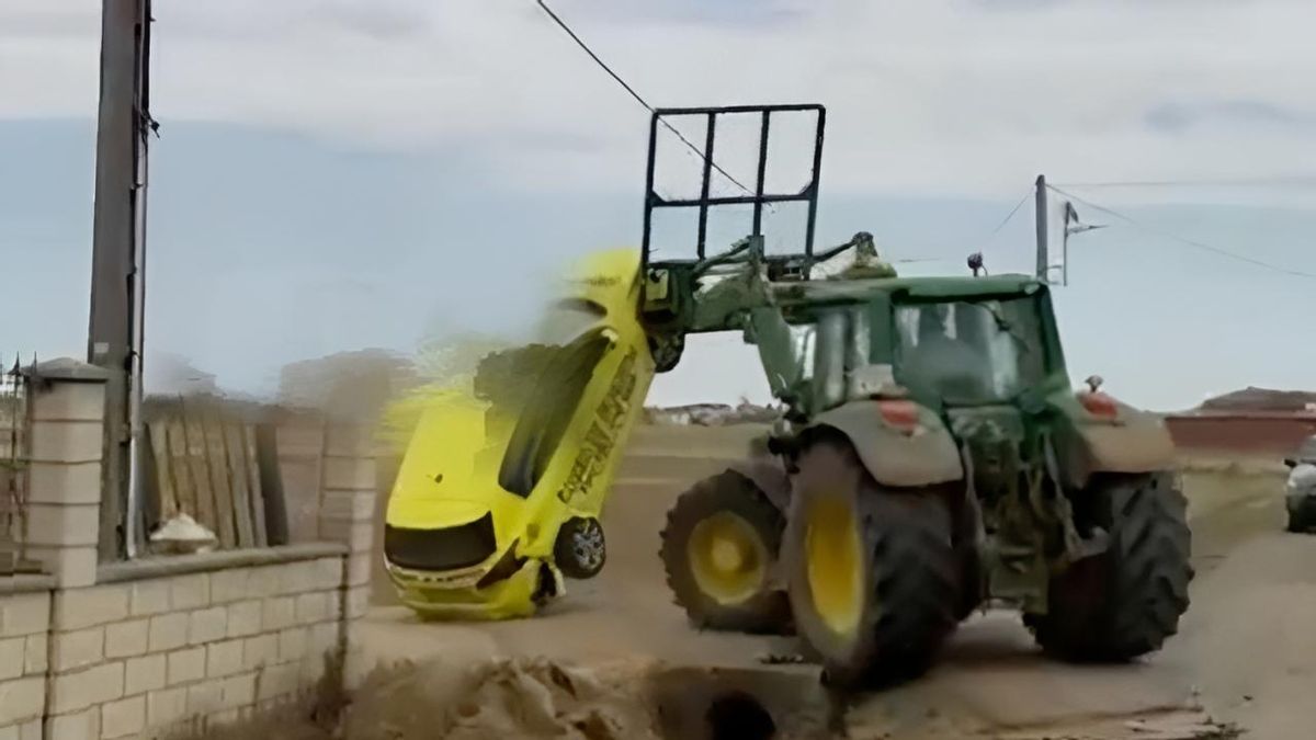 Un candidato del PP,  detenido por volcar con su tractor un coche de un cobrador de morosos en un pueblo de León