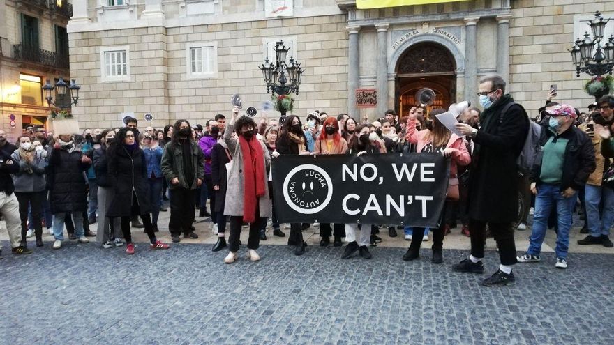 Concentración de 'Lucha Autónoma' en la Plaça Sant Jaume de Barcelona