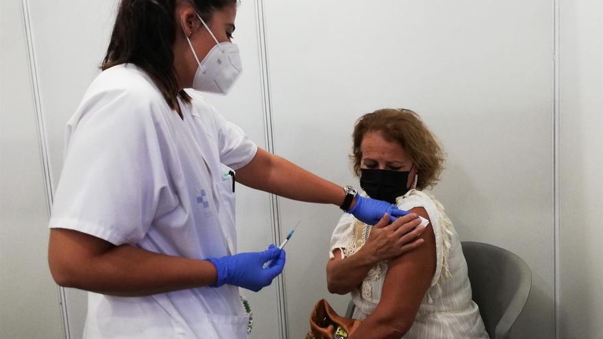 Canarias, a un paso de tener a 500.000 personas inmunizadas contra la COVID-19