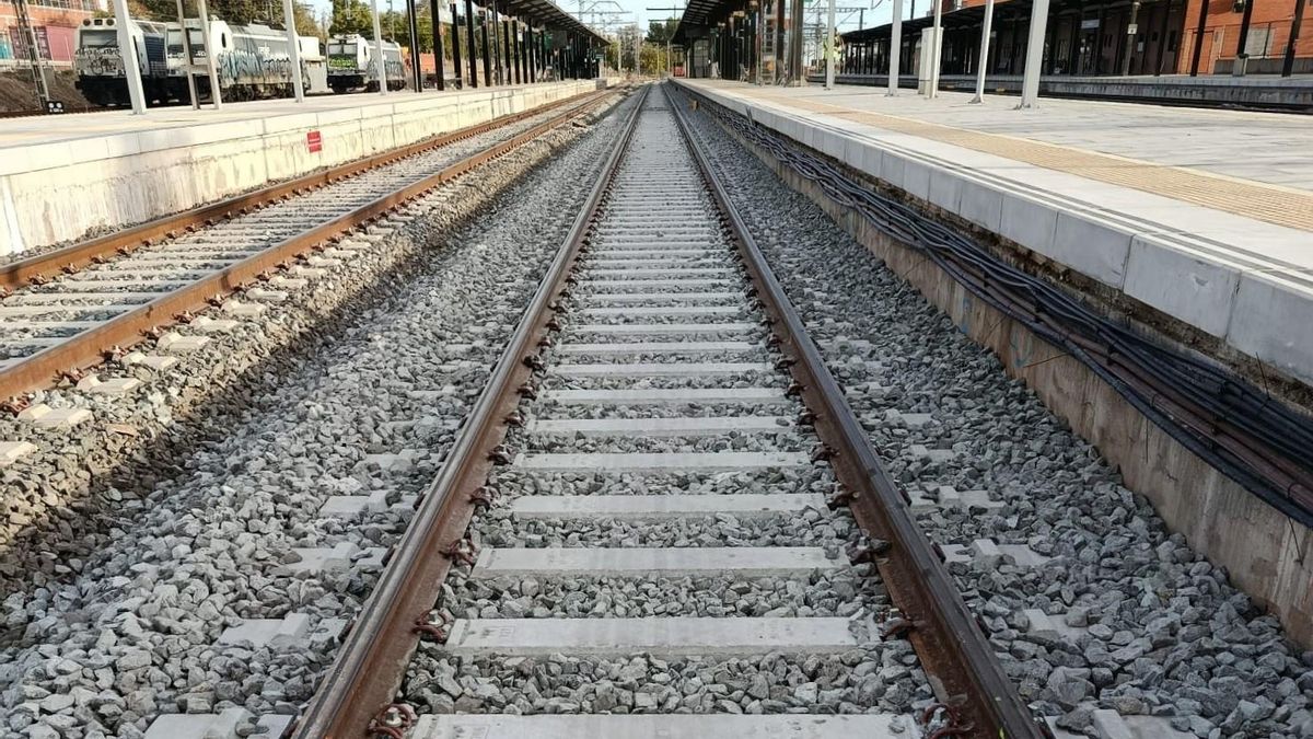 La estación de Puertollano aumenta su capacidad con una tercera vía para trenes de alta velocidad