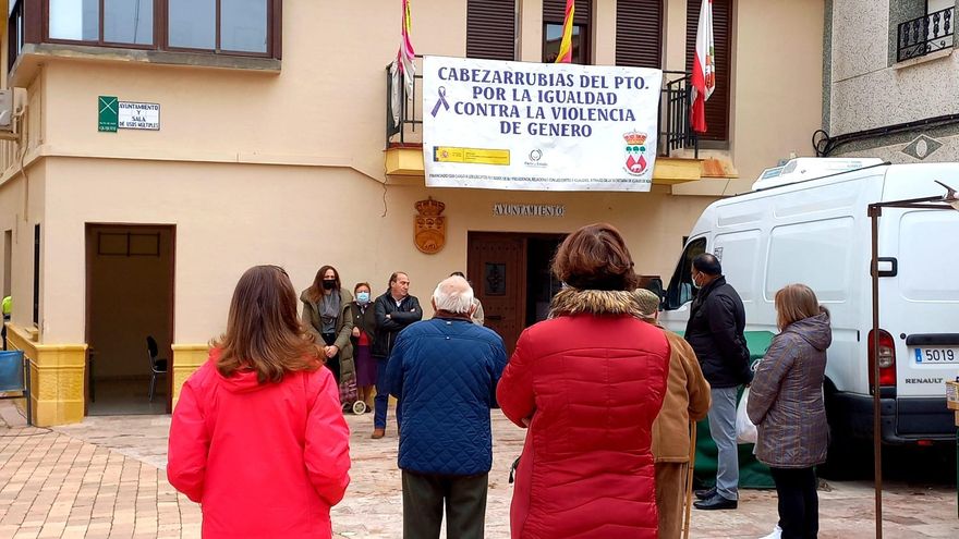 Minuto de silencio en Cabezarrubias del Puerto