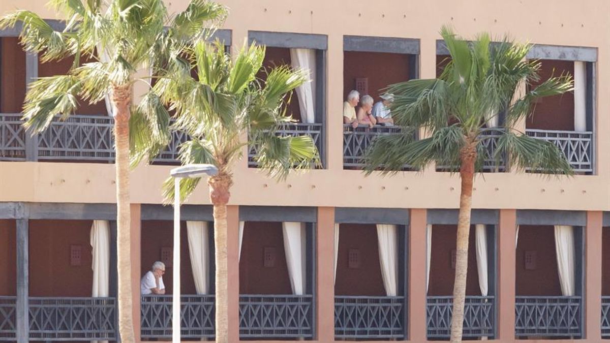 Turistas hospedados en el hotel de Adeje aislado por coronavirus el pasado mes de marzo