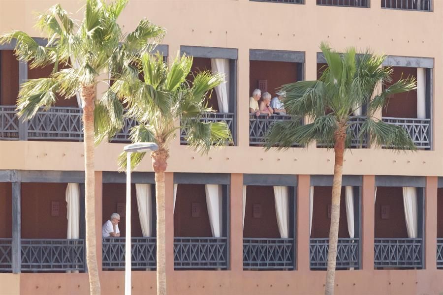 Turistas hospedados en el hotel de Adeje aislado por coronavirus