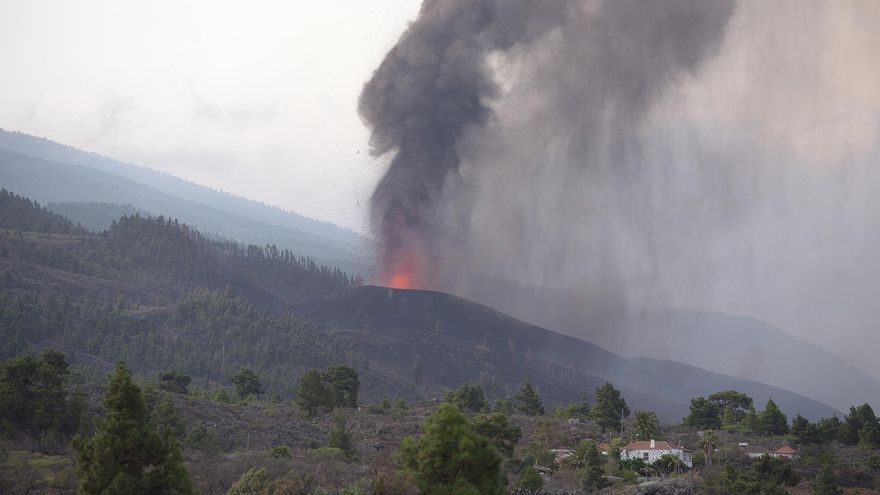La columna de gases ha alcanzado su punto más alto en el cuarto día de erupción.
