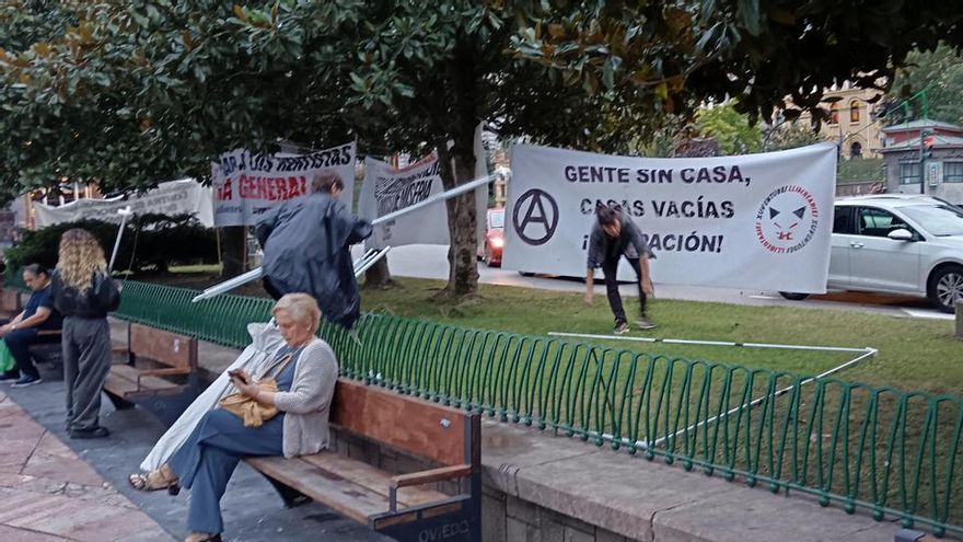 La acampada de Oviedo se desmonta: 23 días al raso con asambleas reivindicativas por el acceso a una vivienda digna