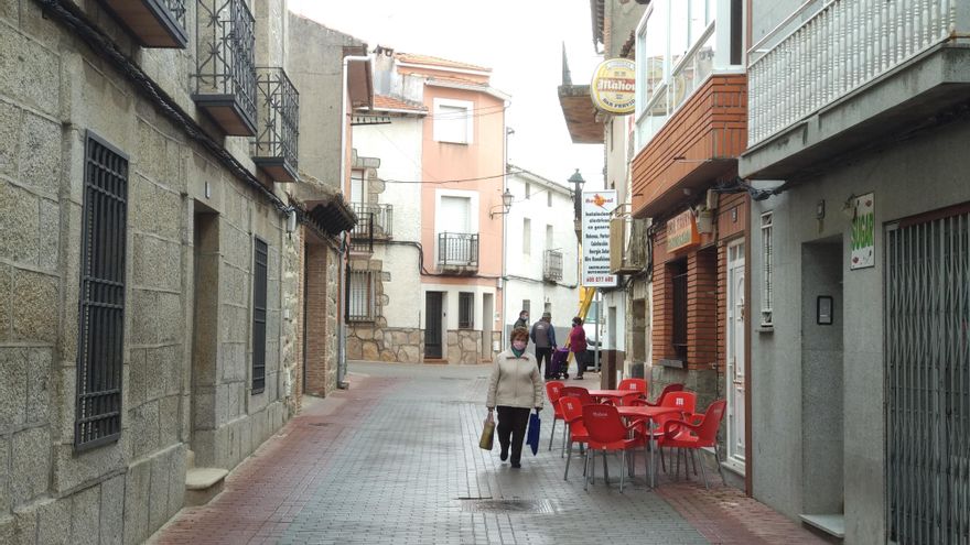 Una de las calles de Cenicientos.