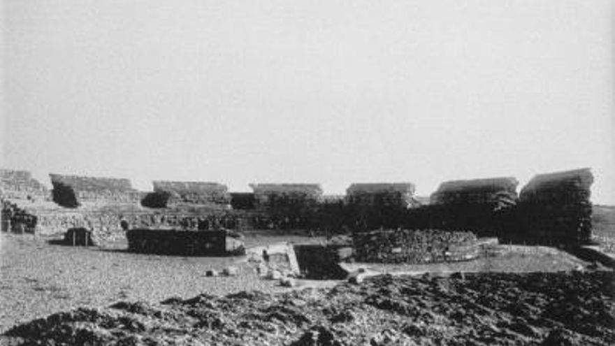 Imagen del Teatro antes de iniciarse las excavaciones del mismo a principios del siglo XX.