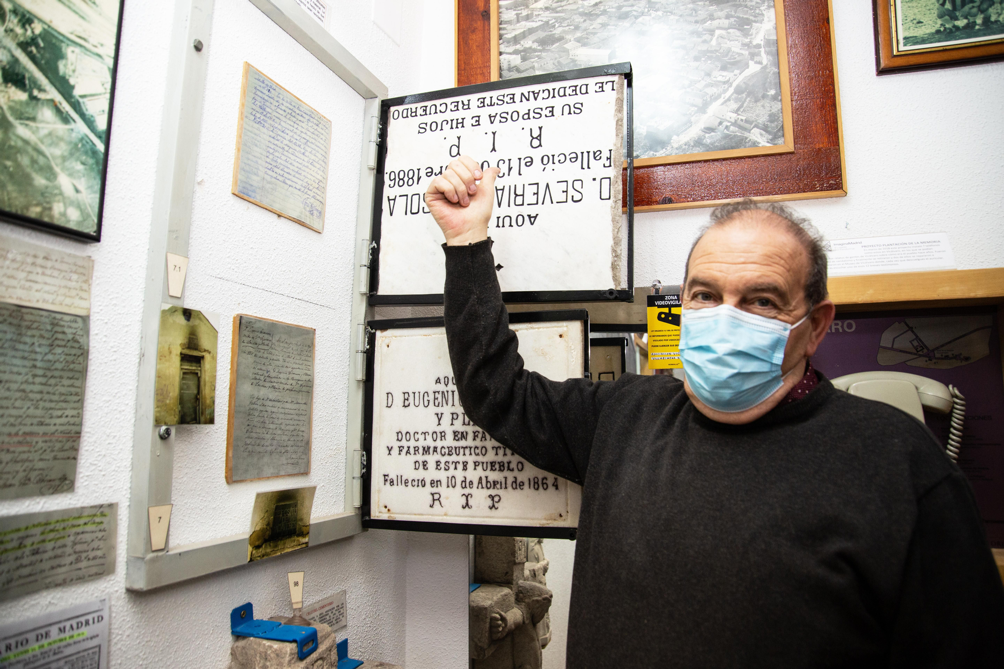 Valentín vio que las lápidas del cementerio se reutilizaban por detrás