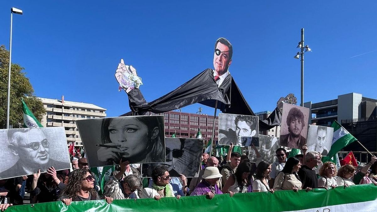 La izquierda se moviliza en Sevilla con un ojo en los servicios públicos y otro en los ataques a Teherán