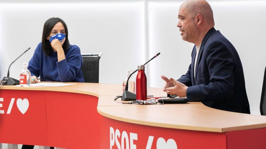 El líder de Comisiones Obreras, Unai Sordo y la secretaria general del PSOE en la ciudad de Madrid, Mercedes González