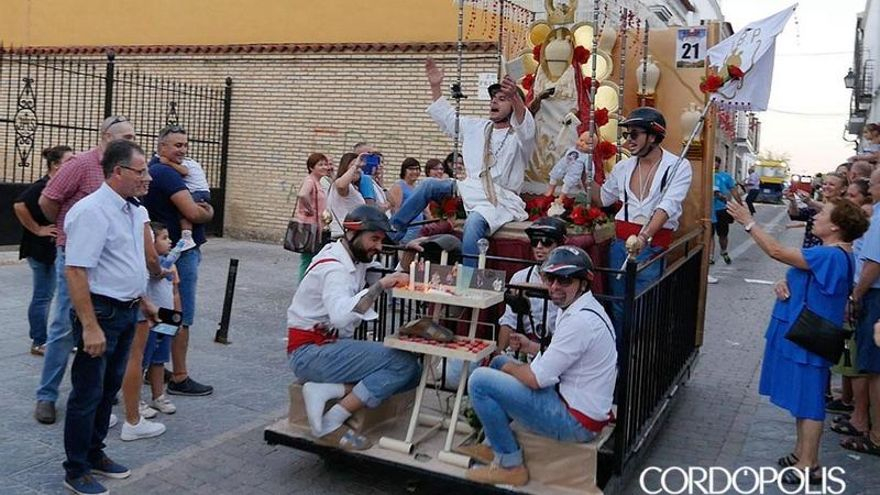 "Velocidad, soy rápido": los autos locos llegan a Monturque en la primera carrera de coches artesanales