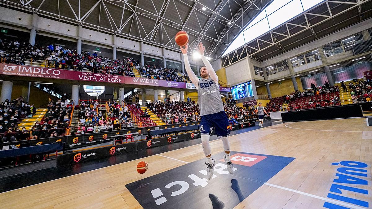 Entrenamiento de la selección española de baloncesto abierto a escolares cordobeses