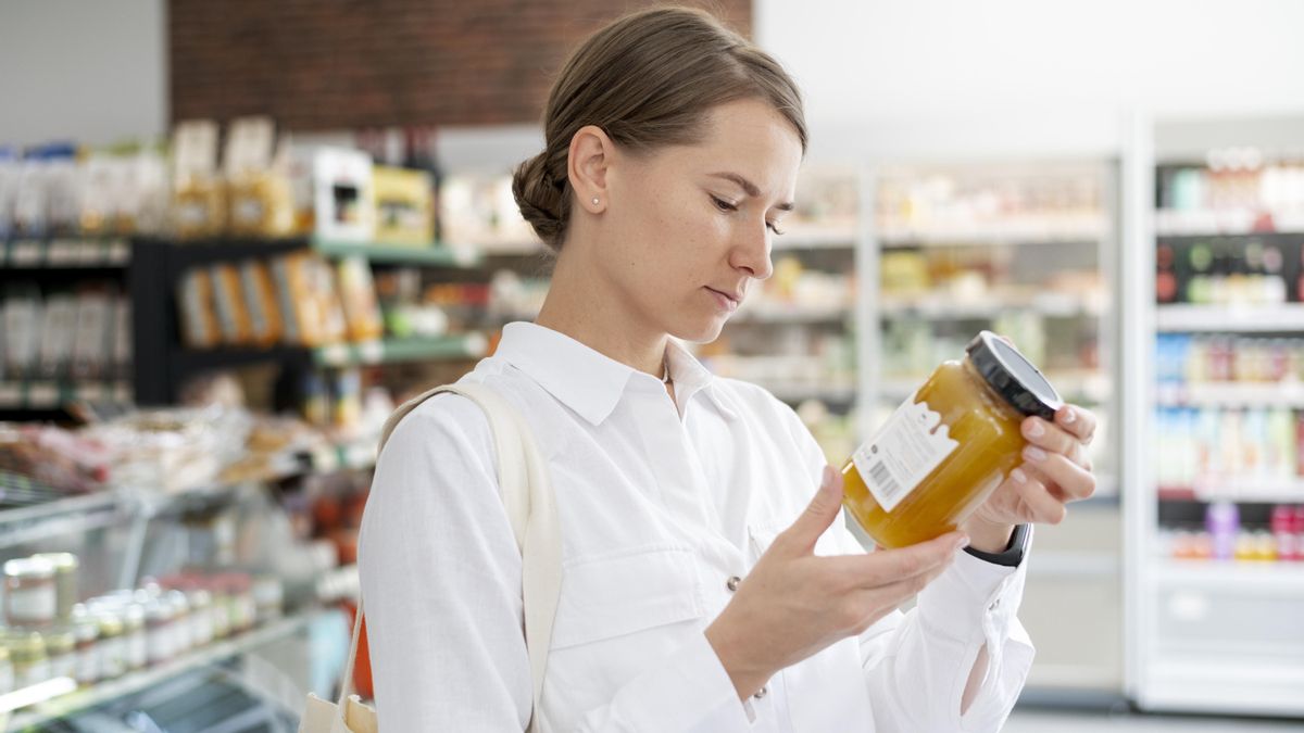 Las claves de una nutricionista para saber si un caldo envasado es saludable: "Algunos tienen menos de un 2% de pollo"