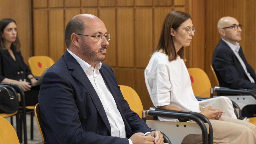 Murcia subvenciona con medio millón a la empresa que gestiona un hostal del expresidente Pedro Antonio Sánchez