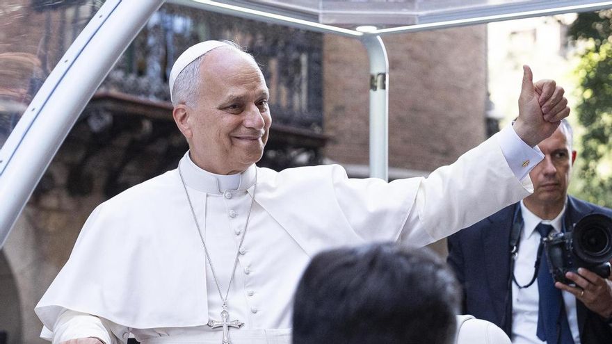 El papa León XIV en su recorrido hacia la Sagrada Familia, a10 de junio de 2026 en Barcelona