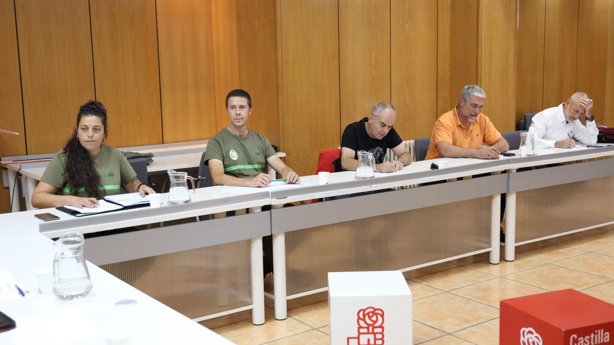 Representantes de los sindicatos CSIF, Ampacyl y CCOO de Castilla y León