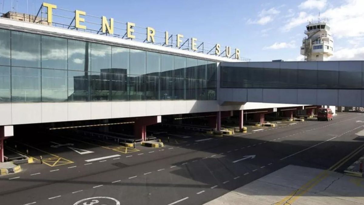 Two Arrested for Attempting to Leave Tenerife with Fake Documentation