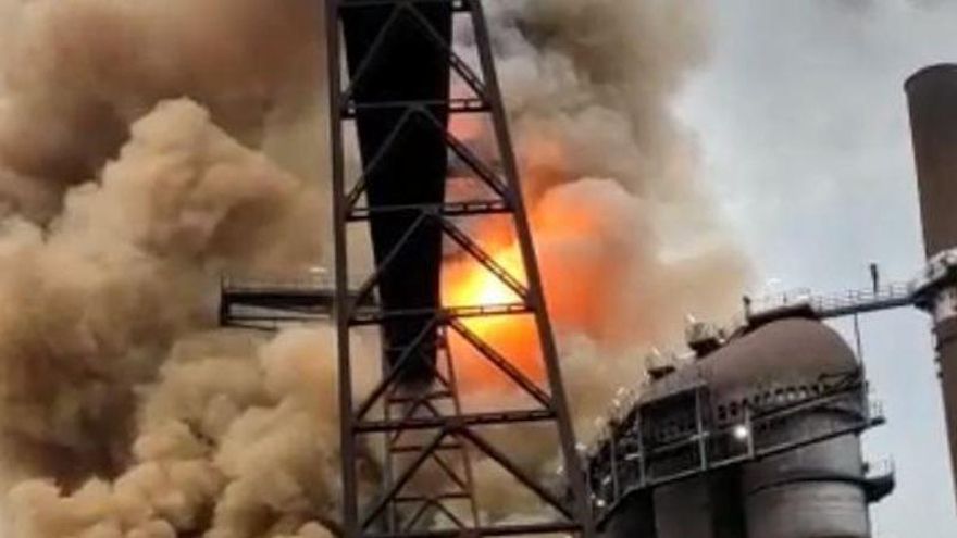 Evacuado uno de los hornos altos de Arcelor en Gijón por un incendio