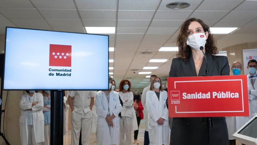 Ayuso usa un atajo legal para permitir que la sanidad pública y la privada compartan datos clínicos de pacientes