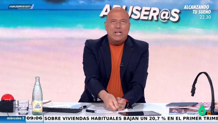 Alfonso Arús recurre a Jorge Javier Vázquez para bromear con la carta de Pedro Sánchez: "Hay buena amistad"