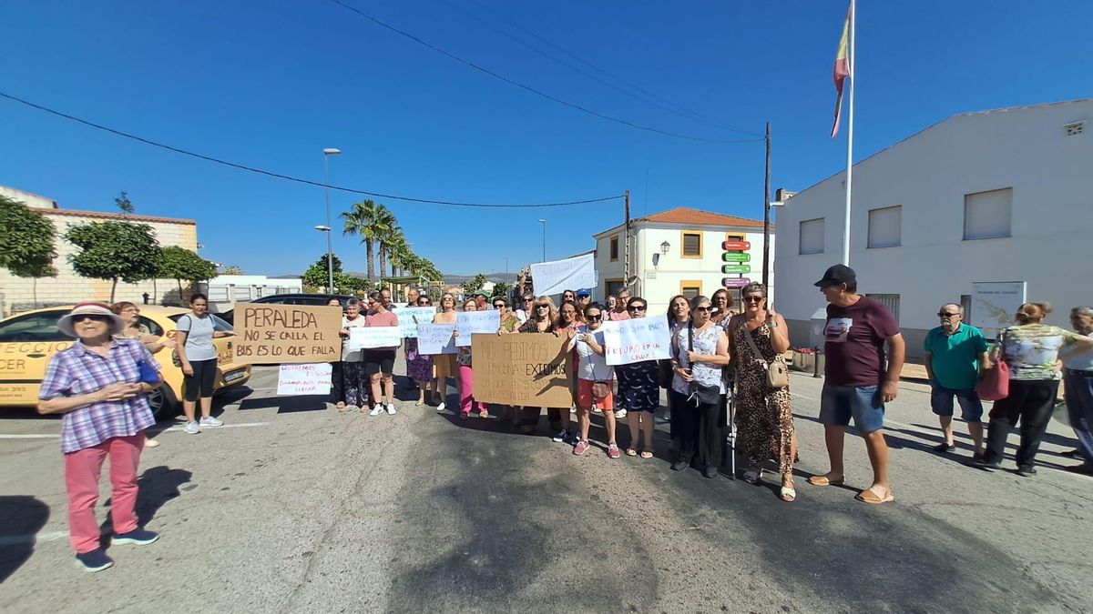 Las ayudas de la Junta solo cubren la mitad del gasto de las familias por llevar a sus hijos en coche a clase