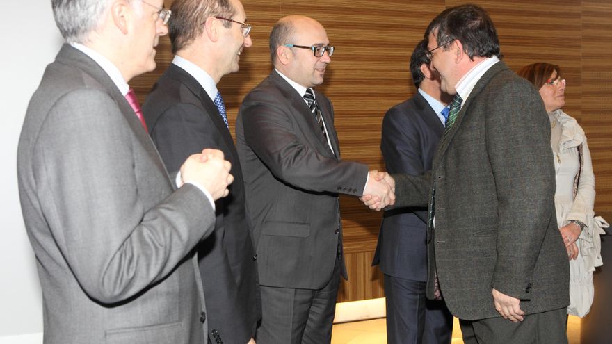 El Archivo de Álava publica fotografías inéditas de Alfredo de Miguel en 2010 días antes del arresto por corrupción