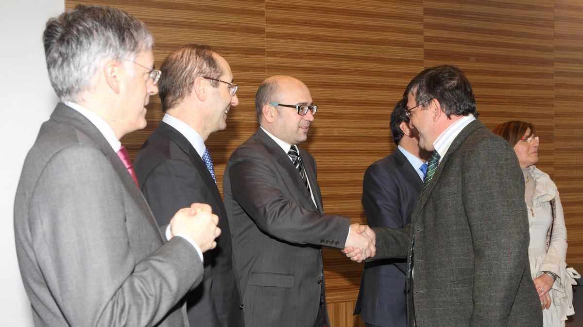 Alfredo de Miguel y Aitor Tellería, el 9 de marzo de 2010 en Miñano, días antes de ser detenidos por corrupción