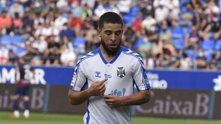 El Tenerife se lleva los puntos en Huesca con la magia de Corredera y Shashoua