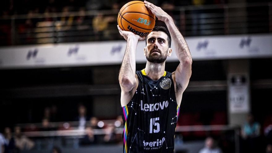 El exterior Joan Sastre renueva dos temporadas por La Laguna Tenerife