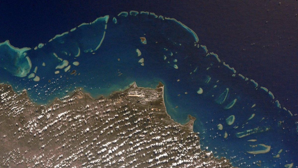 Para los pueblos originarios del noreste australiano, la irrupción colonial supuso la fragmentación de prácticas culturales y sistemas de conocimiento ligados al mar