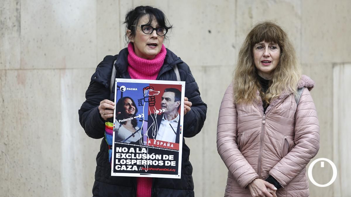 Pacma se concentra para pedir la inclusión de los perros de caza, guarda y actividades específicas en la Ley de Protección Animal