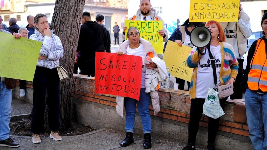 Vuelven a retrasar el desahucio de cuatro familias en el barrio Oliver de Zaragoza pero advierten: "Es un respiro temporal"