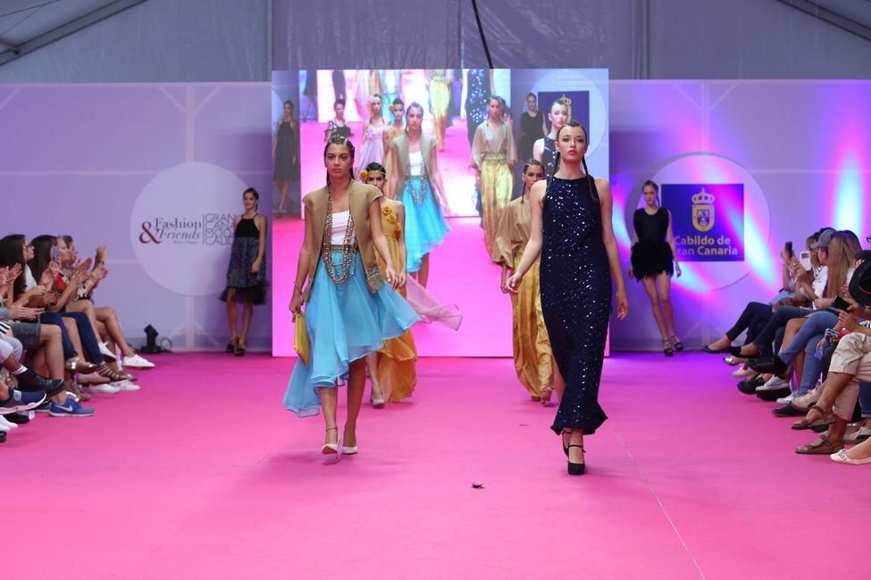 Desfile de Suhárz. (ALEJANDRO RAMOS)