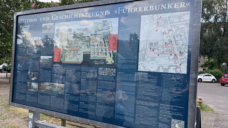 Un aparcamiento en el centro de Berlín: el lugar que ocupa el bunker donde Adolf Hitler se suicidó