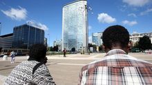 Salvini reduce la protección humanitaria y empuja a miles de migrantes a sobrevivir sin papeles