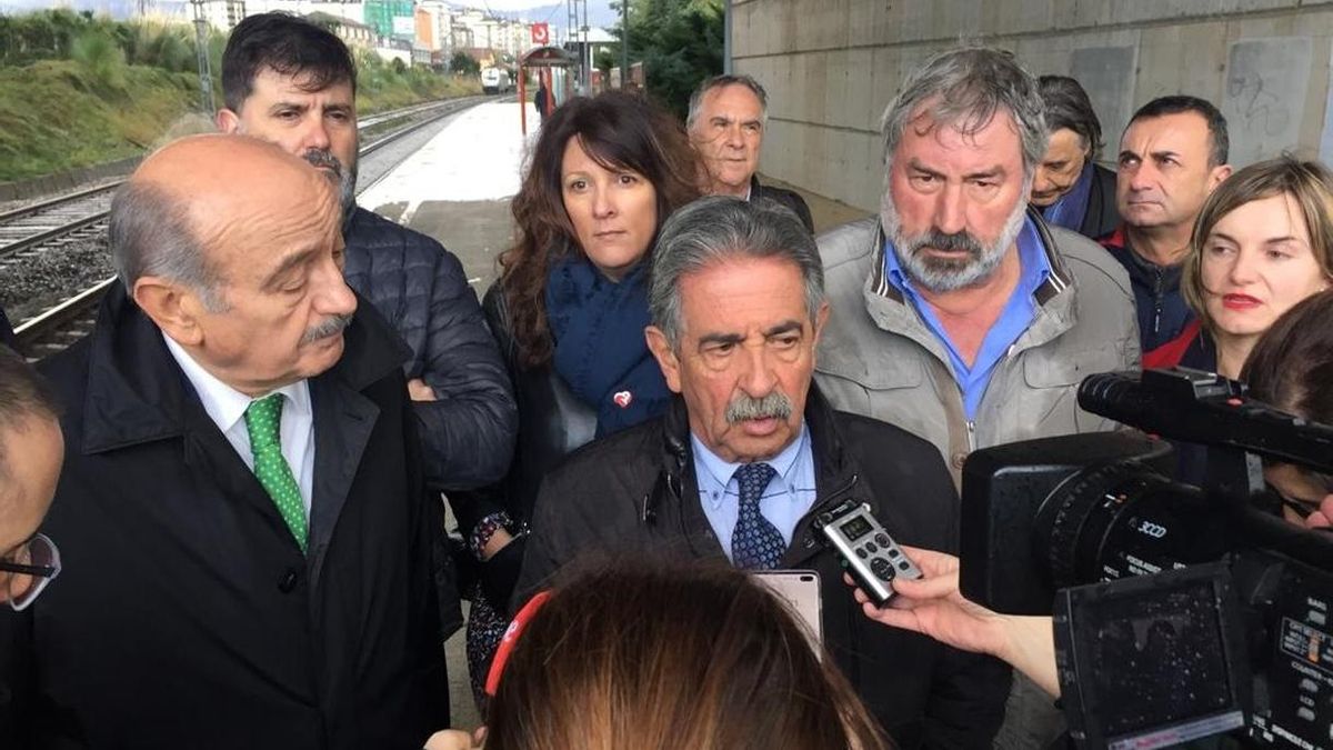 Revilla, Mazón y Fernández durante su comparecencia.