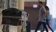 El coronavirus supera a Ecuador: cadáveres abandonados a 30 grados de temperatura en el epicentro del brote
