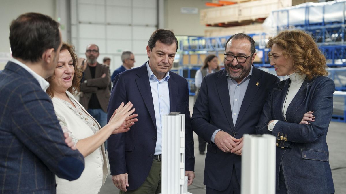 Mañueco estalla contra el CIS: "Todas sus encuestas son la muestra de la degradación en la que están las instituciones"