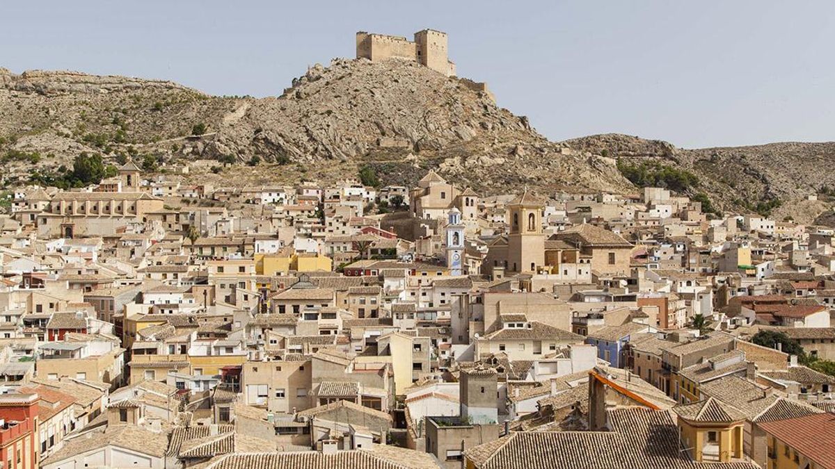 Todos los tesoros que conserva esta villa de la Región de Murcia, con un castillo medieval y un yacimiento íbero