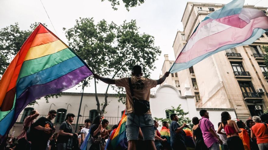 Encabezado por el colectivo LGBTQ+, un amplio arco social se movilizó contra los ataques de Milei a las minorías