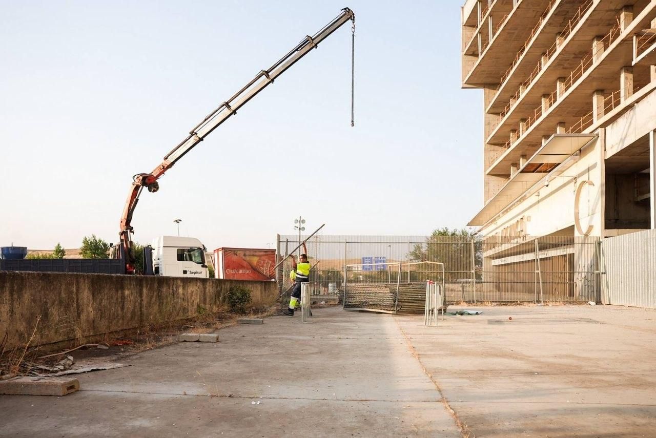 Inicio de las obras de la fachada del estadio