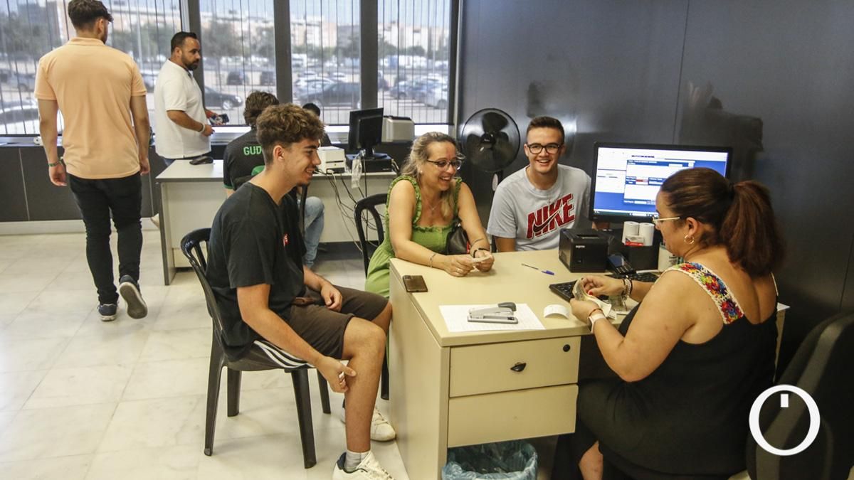 Vuelven las colas a El Arcángel: arranca el proceso de nuevos abonados