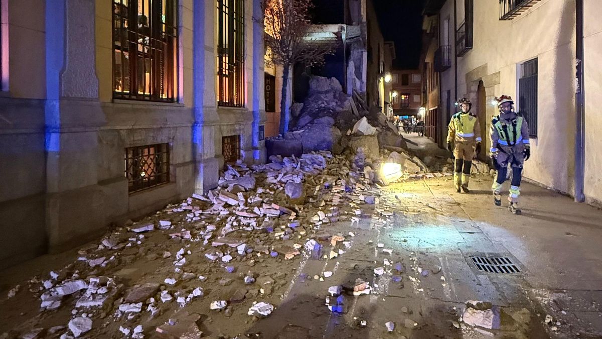 Se derrumba parte de la casona de la calle Dámaso Merino, en pleno centro histórico de León