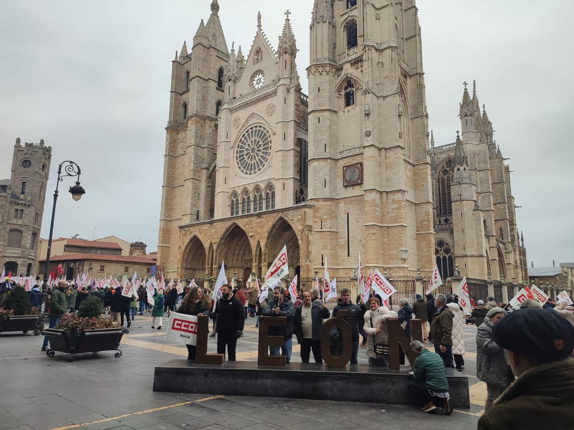 Manifestación en León contra las políticas de incendios forestales de la Junta