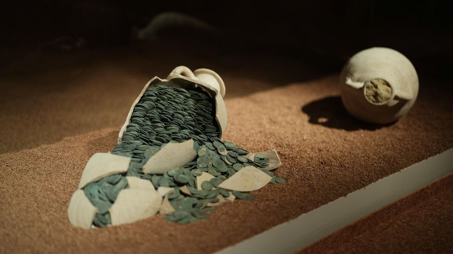 El Arqueológico expone una muestra de las 20.000 monedas romanas del Tesoro de Tomares