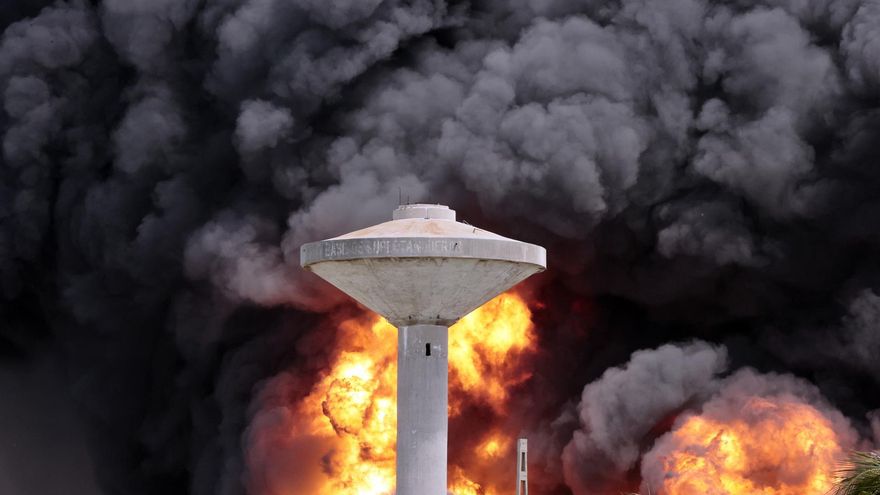 Cuba: explotó un tercer tanque petrolero y temen que el incendio avance