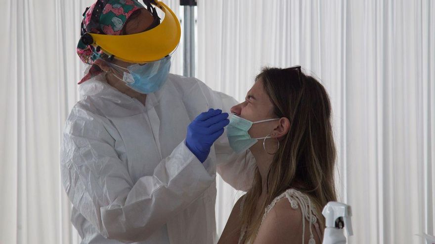 Los canarios de entre 20 y 39 años se resisten a vacunarse pese a liderar los contagios y al nuevo repunte de la pandemia