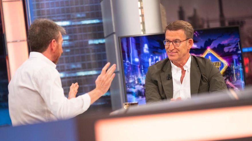 La "diferente" entrevista de Motos a Feijóo y la "pregunta clave" que no quiso contestar: "Esto no es 'Mask Singer'"