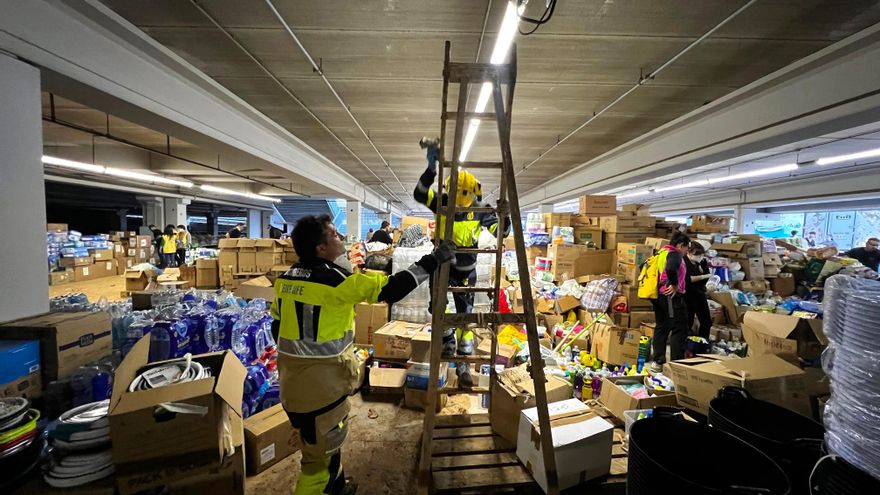 El dispositivo canario enviado a Valencia habilita una zona para el banco de alimentos